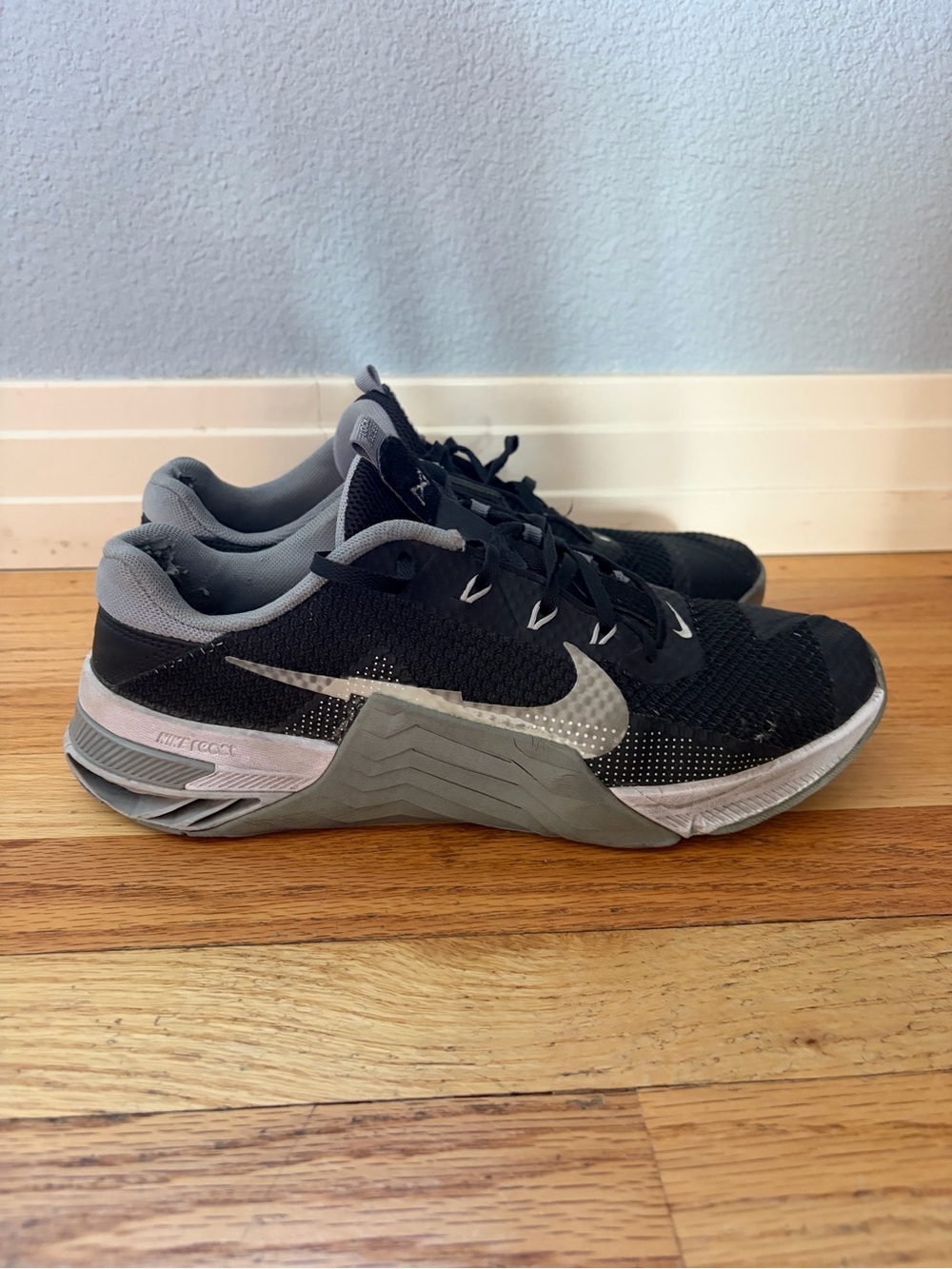 Nike Men's Metcon Black & Gray Training Sneakers
